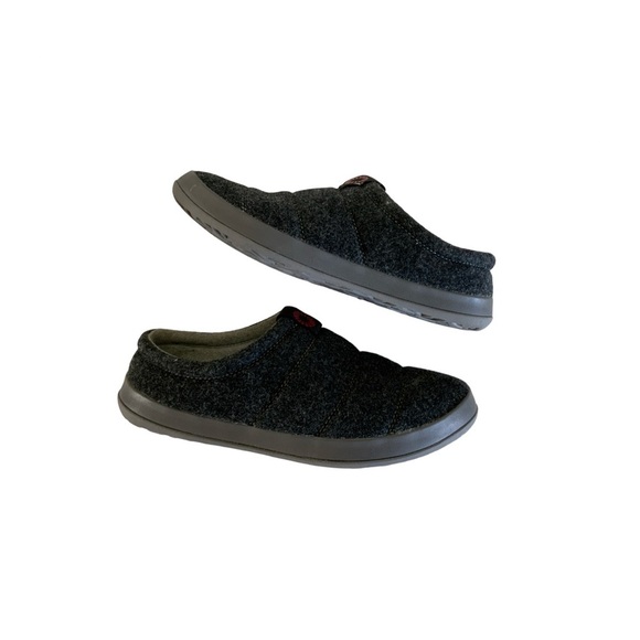 UGG Samvitt  Men\'s Slippers Size 8 main image 6